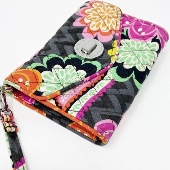 VERA BRADLEY | Quilted Chevron Floral Bright Wristlet Wallet - Picture 3 of 12